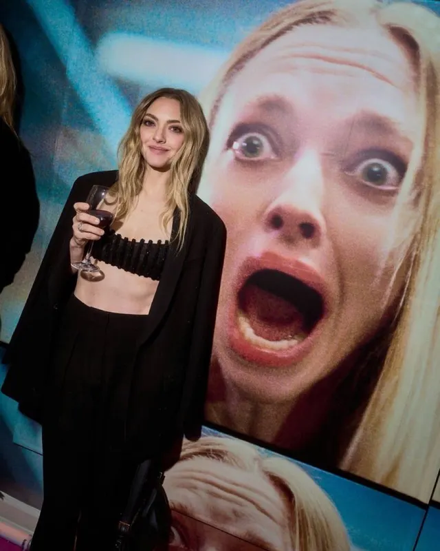 Amanda Seyfried With A Screaming Face Behind Her meme template